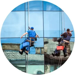 تنظيف الواجهات الزجاجية